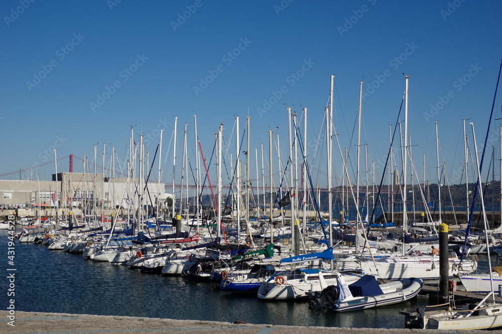 Der Yachthafen im Lissaboner Stadtteil Belém Der Yachthafen im Lissaboner Stadtteil Belém