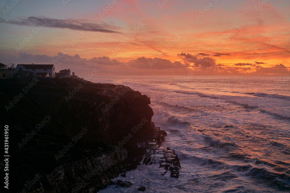 Obraz premium Beautiful landscape with colorful sunset on the Atlantic ocean rock shore, Portugal.