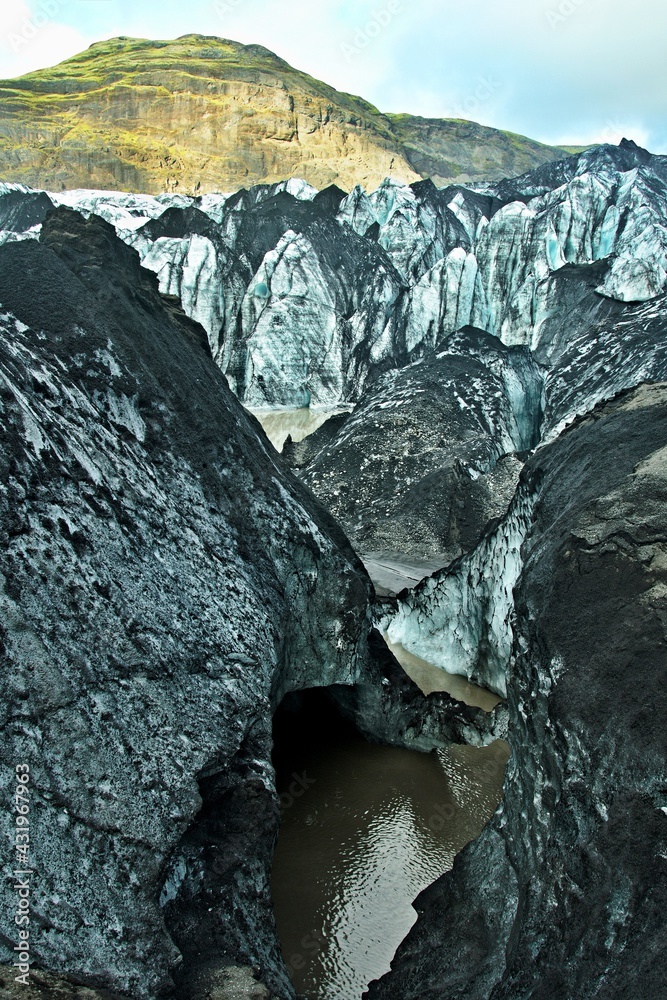 Obraz premium Iceland-view of glacier Sólheimajökulsvegur and its surroundings