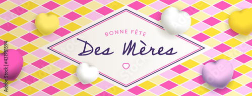 Bonne fête des mères, sous forme de carte ou bannière, poster ou flyer, avec des losanges et des gros coeurs jaunes, roses et blancs
