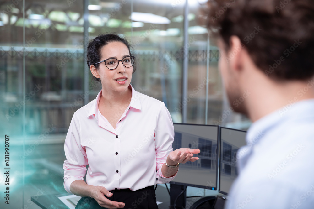 © Florian K√ºttler/Westend61 - Male and female entrepreneur discussing at office