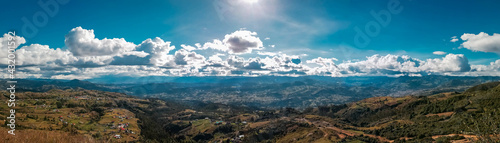 Panor  mica desde el bosque m  gico en la provincia del Azuay Ecuador