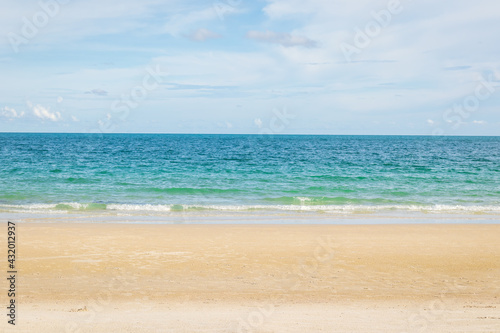 Fototapeta Naklejka Na Ścianę i Meble -  Tropical sea and beach with blue sky.
