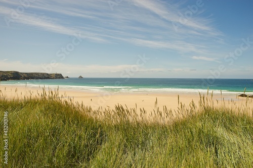 Pen-hat beach with grass in foreground