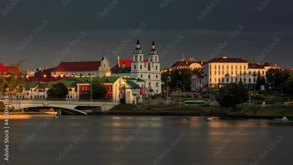 The central street of the city of Minsk. Reflection of buildings in the water. 4k. Time lapse
The central street of the city of Minsk. Reflection of buildings in the water. 4k. Time lapse