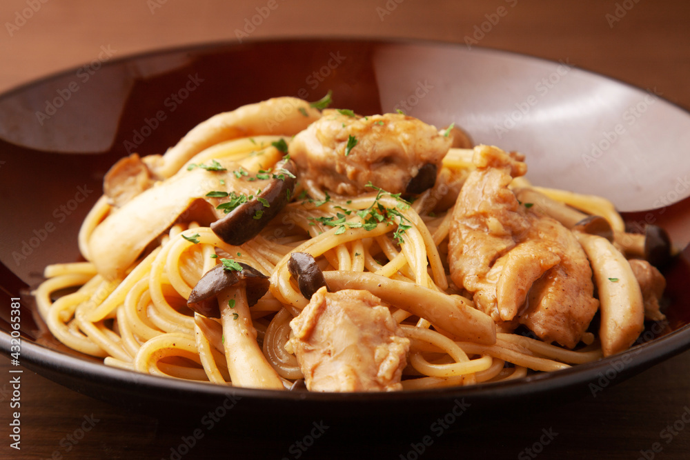鶏肉とキノコのブラウンソースパスタ 鶏肉とキノコのブラウンソースパスタ