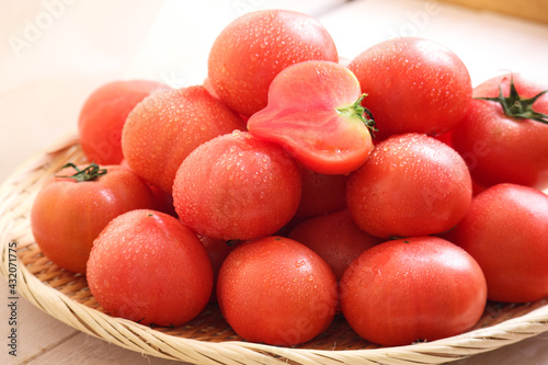 瑞々しいトマト © sixcube