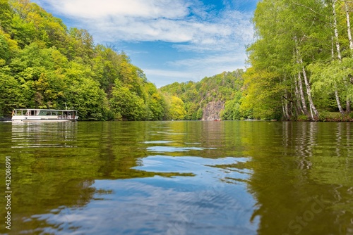 Blick auf die Talsperre Kriebstein flussabwärts bei Lauenhain (Wappenfelsen) in Richtung Falkenhain photo