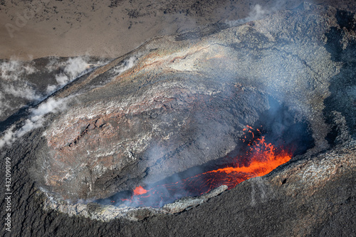 Eruption volcan - Piton. de La Fournaise - La Réunion Coulée de lave - Volcanologie