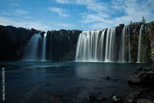 滑らかに流れる原尻の滝 © yonyonmiyon