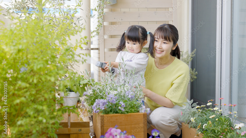 ガーデニング、園芸、ベランダ、親子 StockFoto Adobe Stock