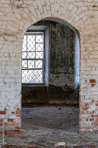 Fototapeta Naklejka Na Ścianę i Meble -  interior of an abandoned church