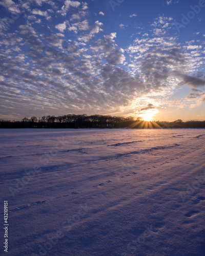 Sun sets behind the snowy fields © Lukas