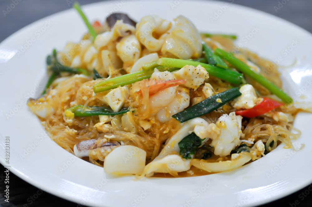 tir fried squid ,shrimp and vermicelli