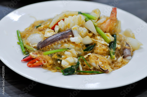 tir fried squid ,shrimp and vermicelli