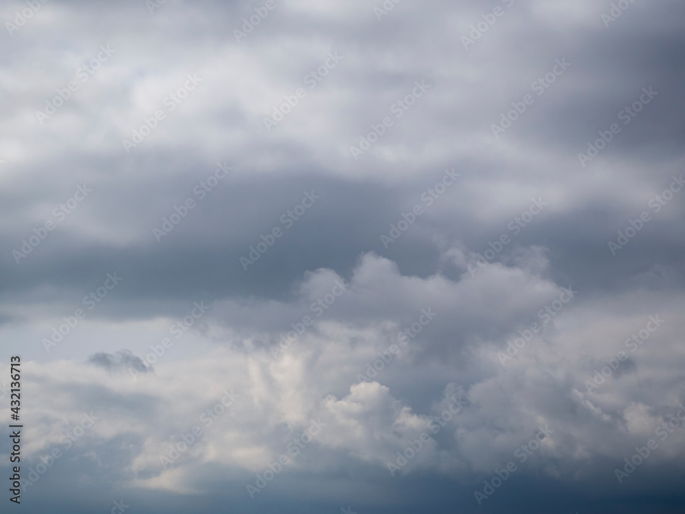 Obraz premium Overcast skies with heavy gray clouds in bad weather. Sky background with ash clouds that will rain down
