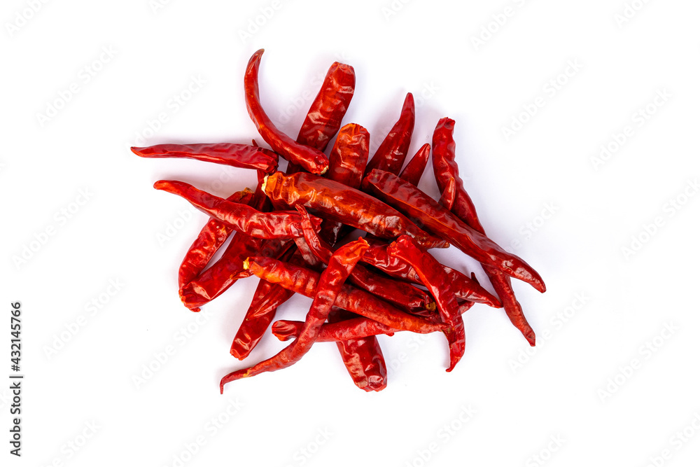 Obraz premium Dried red chilies or red chili peppers isolated on white background.