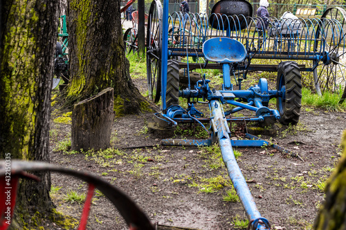 Fotografie Old blue metal farm rake, hay building tool