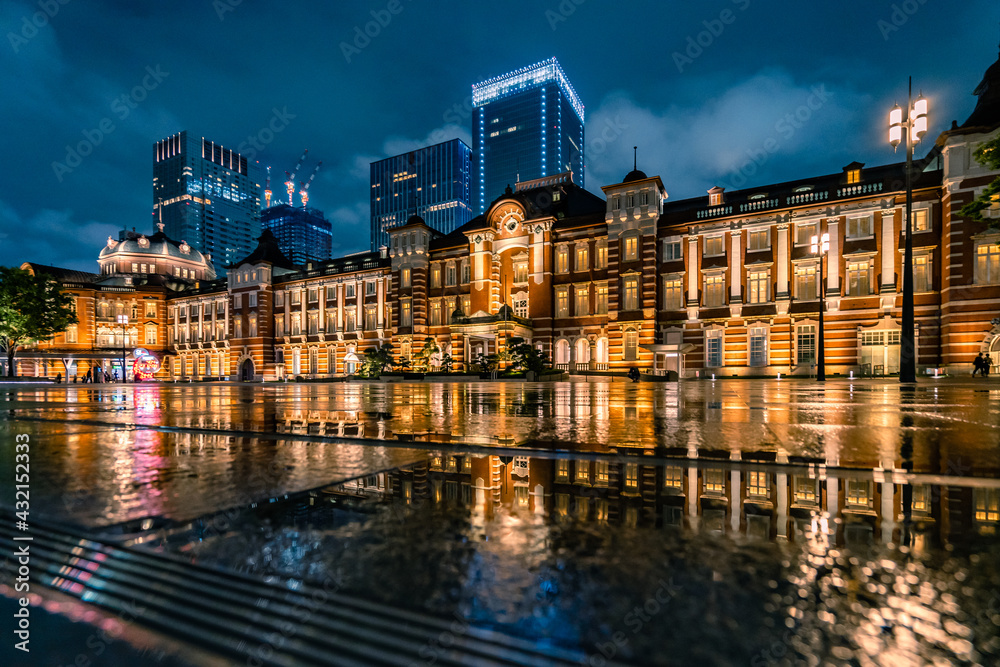 Tokyo station reflection