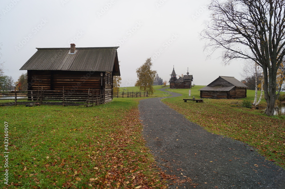 Obraz premium Woodland and the grandeur of nature in Kizhi