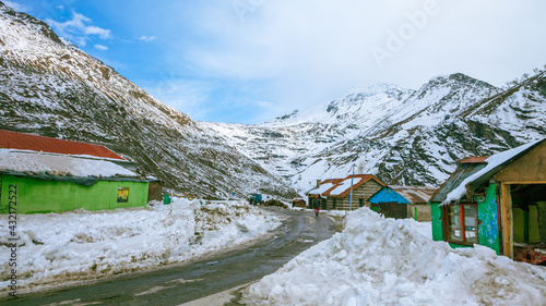 Mesmerizing view of mountains covered by snow beautiful peaks of Himalayas in Manali Valley, India