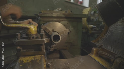 The worker sets up the lathe for operation. Installation of cutting and workpieces on a lathe, close-up.