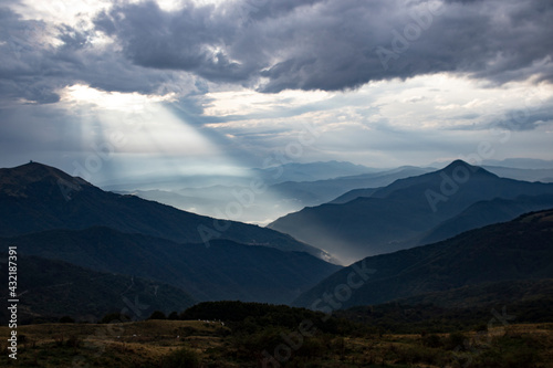 Fototapeta Naklejka Na Ścianę i Meble -  Trekking in the Apennines