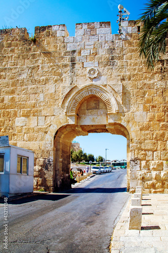 Jerusalem, Israel - 27 april 2021: The Dung Gate or Mughrabi Gate or Silwan Gate (since medieval times) is one of the Gates of the Old City of Jerusalem