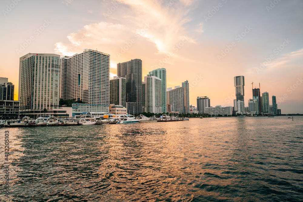 Obraz premium city skyline at sunset miami usa florida sky love 