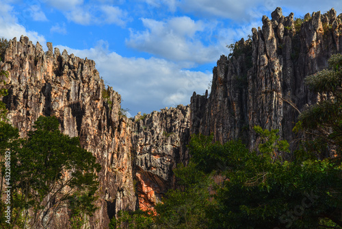 The jagged pinnacles of the narrow gorge leading to the Gruta do Salitre cave near Diamantina, Minas Gerais, Brazil 