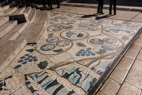 Foto Mosaic in front of the church on the Mount of Beatitudes