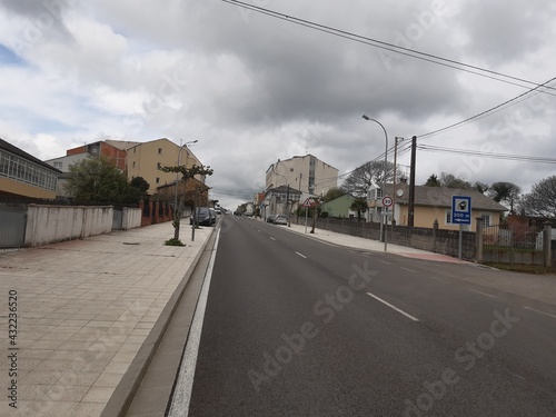 Avenida a la entrada de la localidad de Vilalba, en Galicia