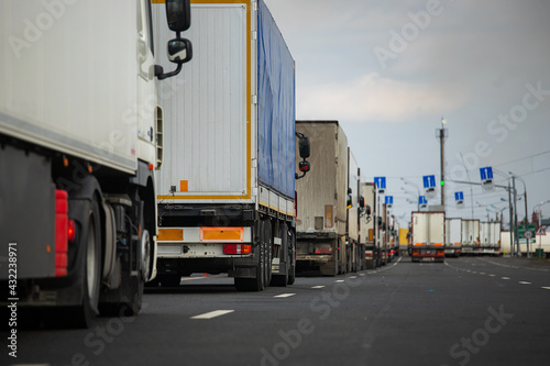 Schilderij op canvas a long traffic jam of many trucks at the border , a long wait for customs checks