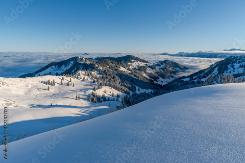 Sonnenaufgang im winter über den Allgäuer alpen