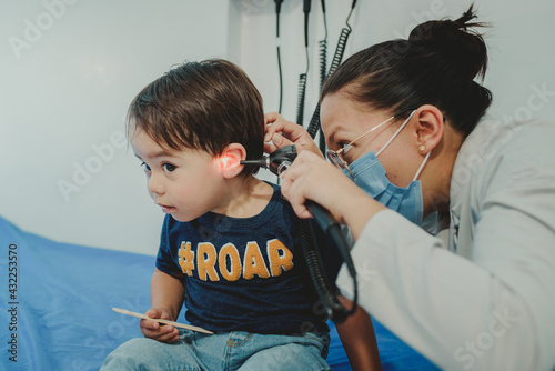 Dr. pediatrician with attending toddler