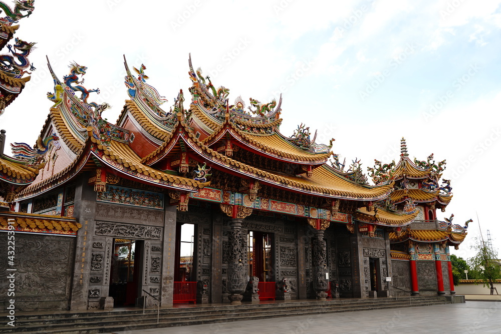 Text is Seitengu. Seitengu, a Taiwan temple or a palace in Sakado City, Saitama Prefecture in Japan. There are 5,000 dragon sculptures. Text is Seitengu. Seitengu, a Taiwan temple or a palace in Sakado City, Saitama Prefecture in Japan. There are 5,000 dragon sculptures.