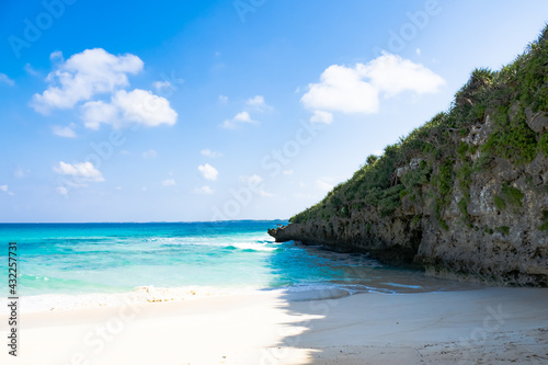 沖縄の海、宮古島のフォトスポット、砂山ビーチ