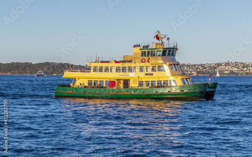Foto passenger ferry on Sydney harbour NSW Australia