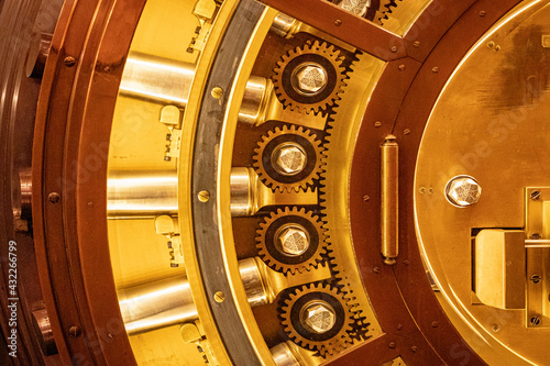 Canvastavla Bank vault  gears - Cleveland, Ohio