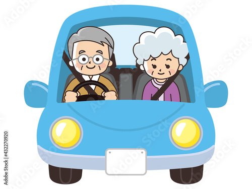 車を運転するシニア夫婦　安全運転　交通安全