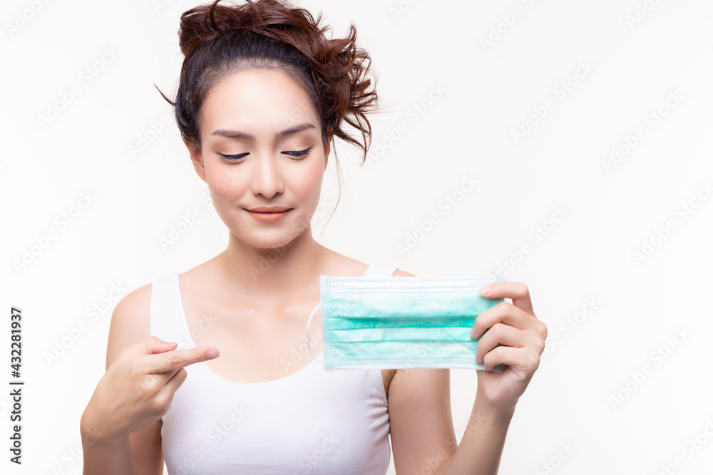 Woman holding medical mask and suggest wearing protective face mask for protecting coronavirus viruses and prevention of spreading infection coronavirus to other people Health care and medical concept Woman holding medical mask and suggest wearing protective face mask for protecting coronavirus viruses and prevention of spreading infection coronavirus to other people Health care and medical concept