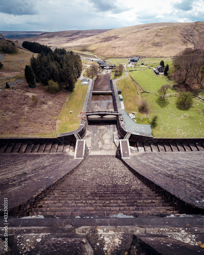 Elan vallet dam Claerwen photo