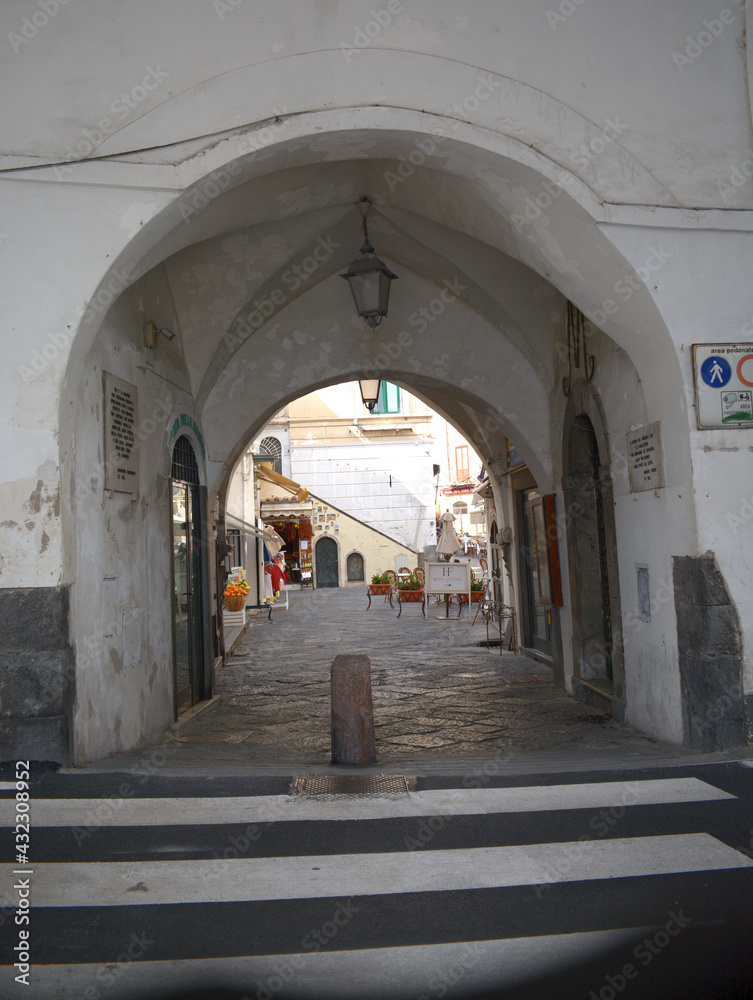 PAESAGGIO URBANO,AMALFI,SUD ITALIA,4 MAGGIO 2021.