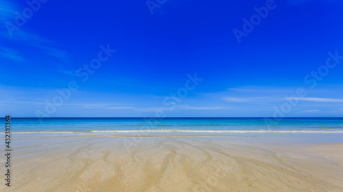 Beautiful nature ocean landscape outdoors in summer © photosky99