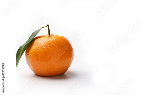 Clementine with Shadow, Isolated on White Background – Italian Cultivar, Whole Mandarine and Sweet Orange, Tangor Citrus Fruit with Leaf – Close Up Macro Detail on Skin and Pores, High Resolution Icon