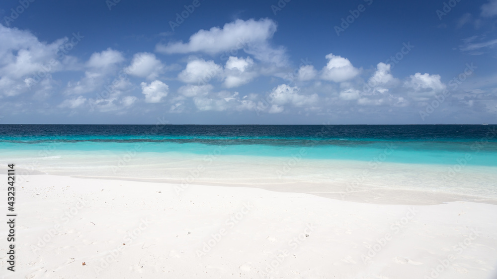 Obraz premium Summer vacations on the beaches of the maldives in the middle of the indian ocean