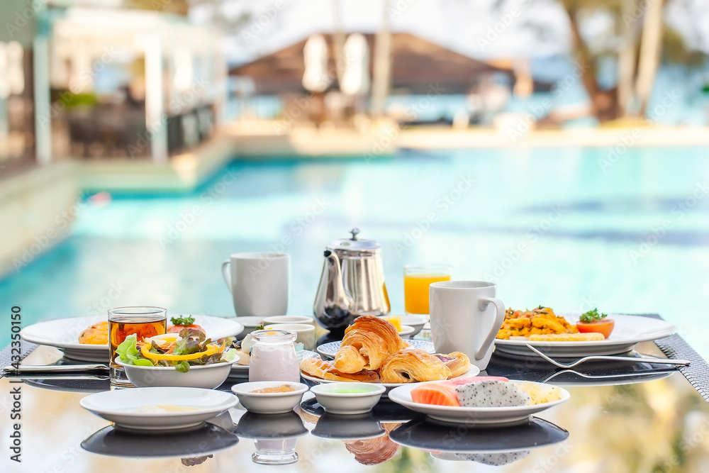American Breakfast Set on Table Next to Poolside in Resort. English Morning  Food Near Swimming Pool in Luxury Hotel. Summer Holidays in Tropical  Country, Phuket, Thailand. Concept of Travel and Relax Stock