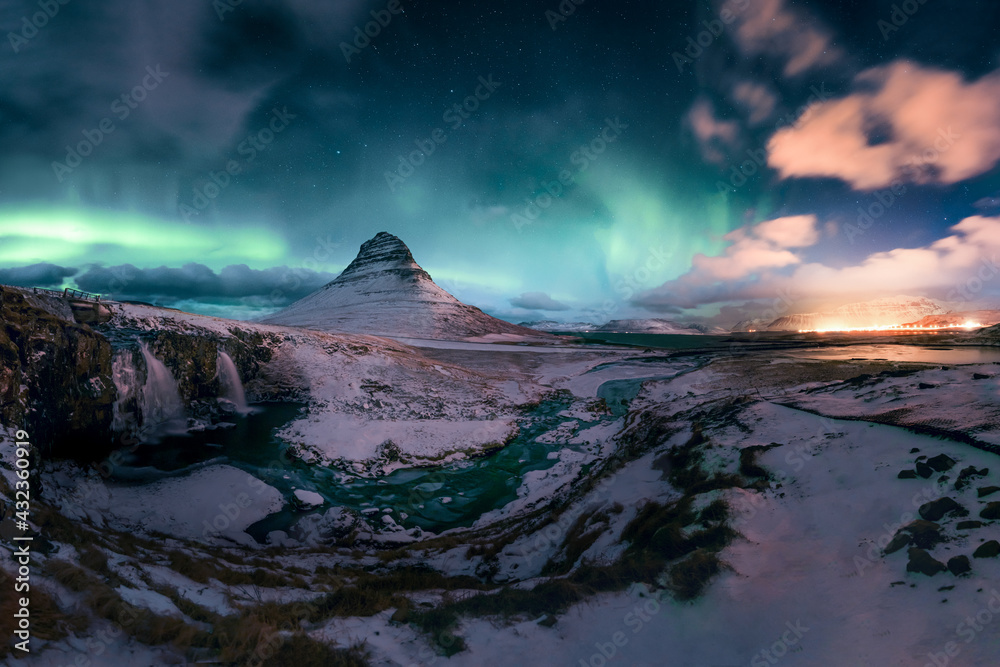 Kirkjufell with northern lights - Iceland