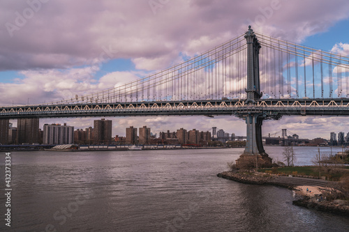 Fototapeta Naklejka Na Ścianę i Meble -  city bridge city Manhattan sky clouds New York 