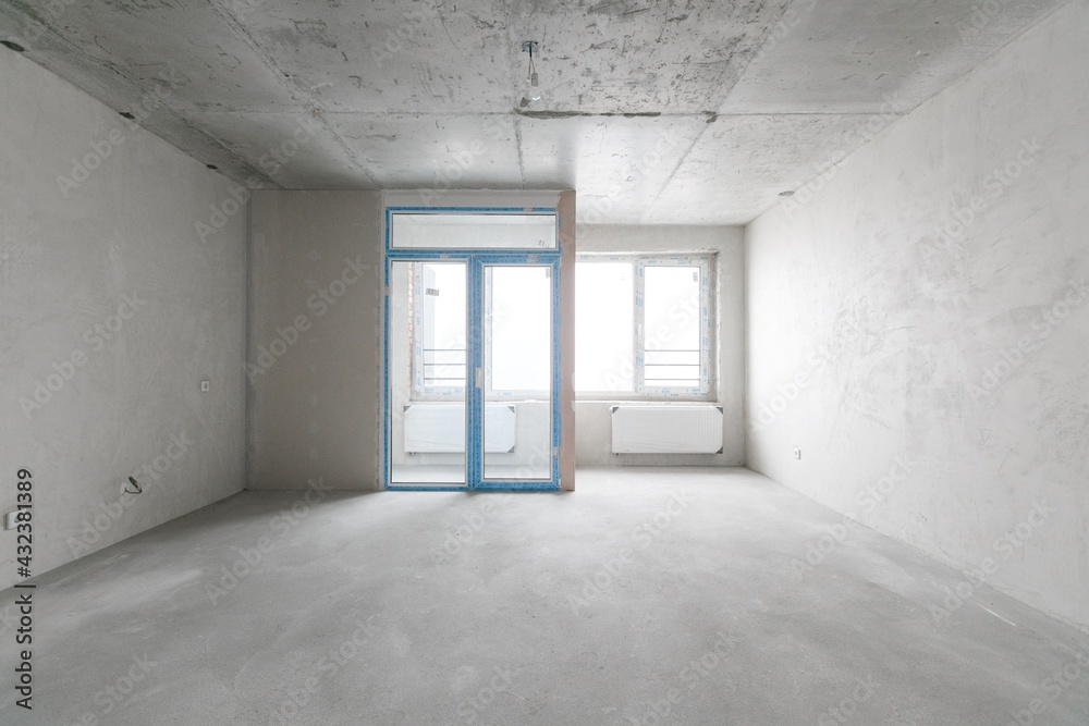 Fototapeta premium interior of the apartment without decoration in gray colors